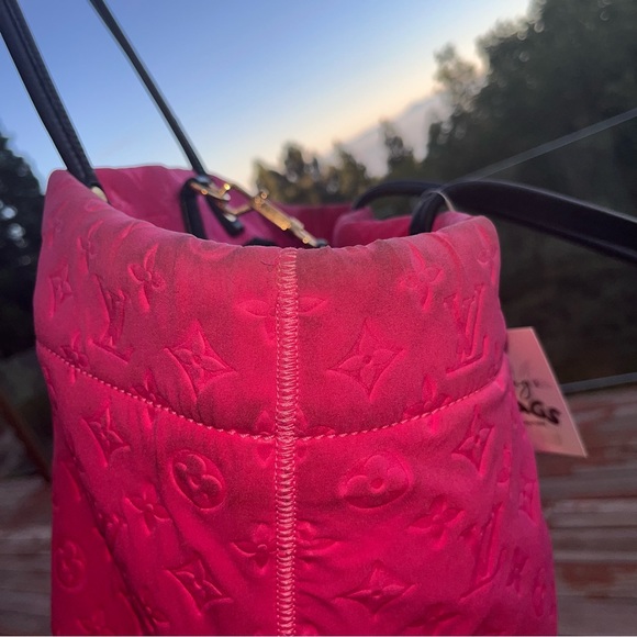 Louis Vuitton: Limited Edition Neoprene Scuba LV Monogram MM Tote Bag (Fuchsia) - Picture 11 of 17